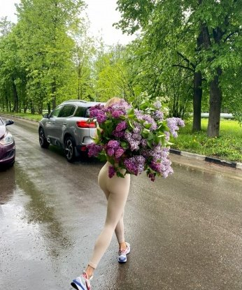 Я живу в Москве, где с роскошью и страстью встречаю гостей. Имею отличную коммуникационную способность, которая позволяет максимально понять и удовлетворить все желания клиента. Мои услуги – это настоящее искусство, воплощённое во всех его проявлениях. Великолепная эротическая массажная практика с вниманием к каждому деталю тела, оргазмические коктейли для разнообразия ощущений, нежные игры ролевых скриптов и многое другое – вот, что ты можешь получить, встретившись со мной. Отзывы гостей говорят сами за себя: ты точно останешься доволен проведенным временем!🔥 Фото со мной ты также найдешь здесь. Не упускай возможность осуществить свои самые сокровенные фантазии – со мной!💋 Чарлиз